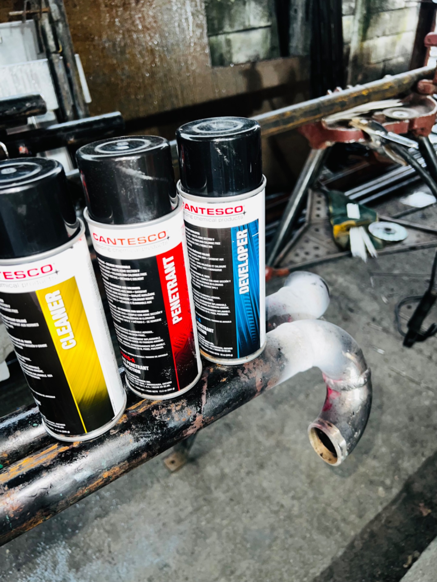 Tintas Penetrantes (Estructuras metálicas, tuberías, ejes, etc.)